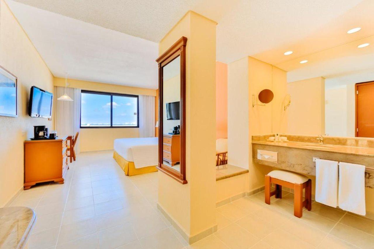 Occidental Tucancun 4* Cancún
